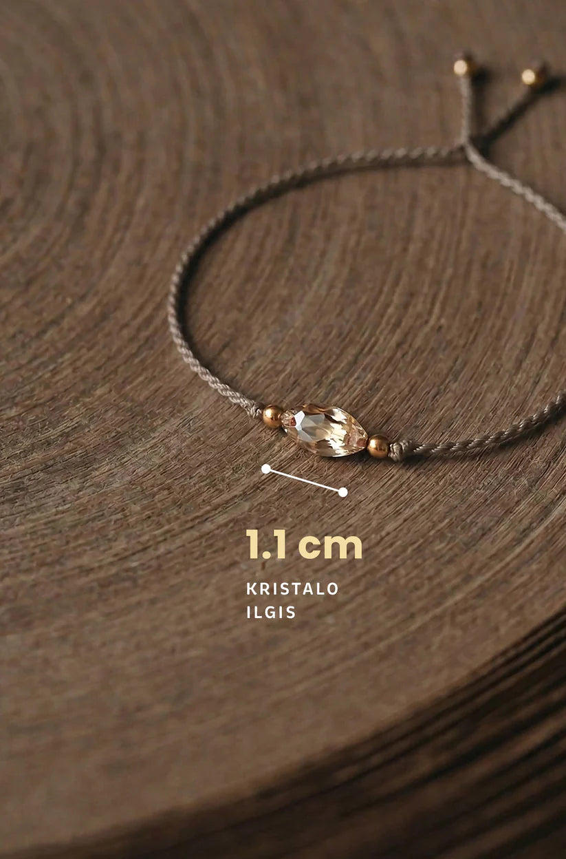 SELÉNE – Handgemaakte bruine macramé-armband met kristal