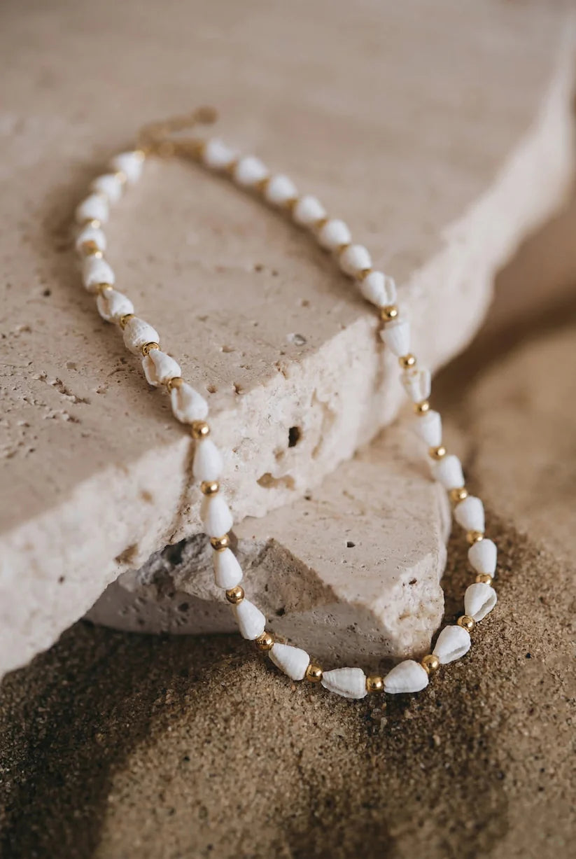 LIFE'S A BEACH – Handgemaakte ketting met natuurlijke witte schelpen