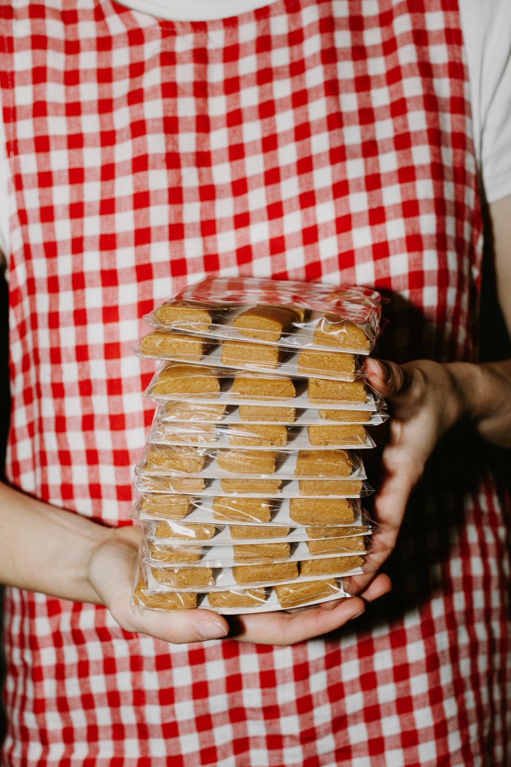 Handgemaakte karamelsnoepjes met witte chocolade en koffie